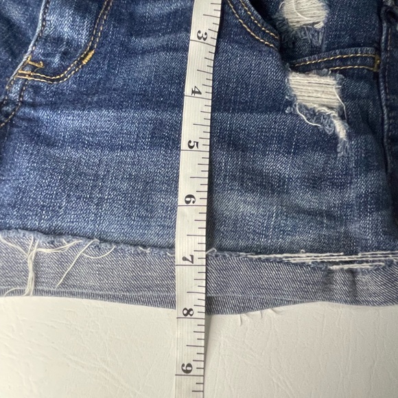 Hollister Juniors Jeans Shorts Size 3 Distressed Low Rise Short Short W26 EUC - Picture 4 of 6